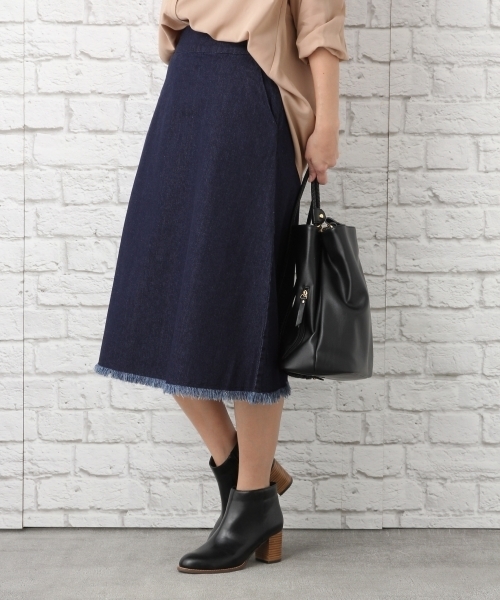 LEPSIM(レプシィム)の「フリンジデニムAラインスカート 739228(デニムスカート・レディース・オフホワイト/ブルー・MEDIUM/LARGE)」の2枚目の写真