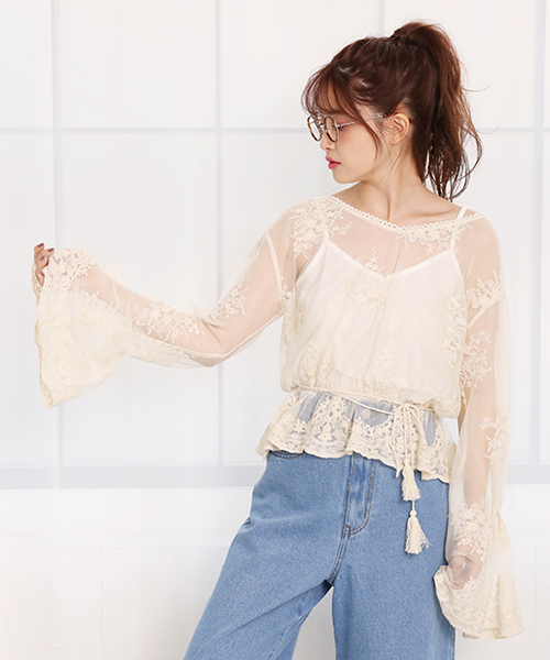 one after another NICE CLAUP（ワンアフターアナザーナイスクラップ）の「レース刺繍ブラウス（シャツ/ブラウス・レディース・レッド/アイボリー/ブラック・FREE）」の2枚目の写真