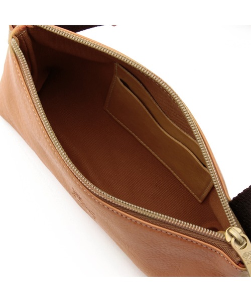 IL BISONTE(イルビゾンテ)の「IL BISONTE / ORIGINAL LEATHER / クロスボディバッグ(ショルダーバッグ・レディース・ライトブラウン/ナチュラル/ブラック/ダークブラウン/ネイビー/サンドベージュ/オレンジ/オリーブ/グリーン/レンガ/レッド・FREE)」の16枚目の写真