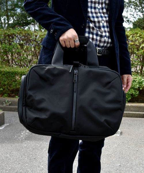 Aer(エアー)の「Aer: GYM DUFFLE 2(ショルダーバッグ・メンズ・ブラック/グレー・ONE SIZE)」の2枚目の写真