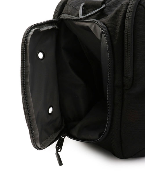 Aer(エアー)の「Aer: GYM DUFFLE 2(ショルダーバッグ・メンズ・ブラック/グレー・ONE SIZE)」の9枚目の写真