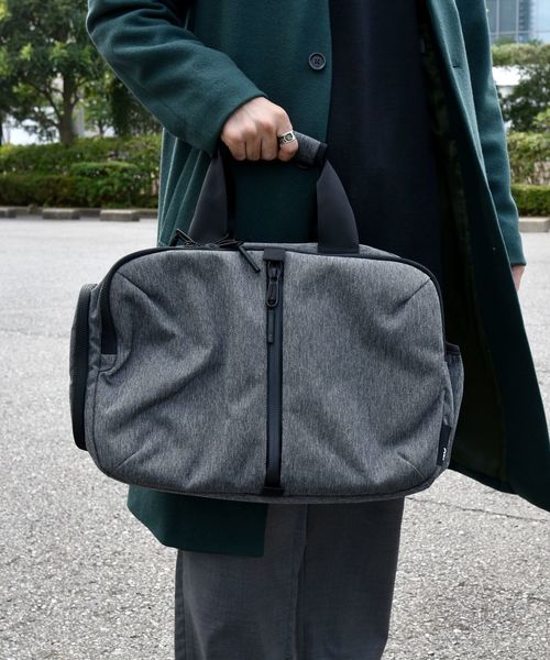 Aer(エアー)の「Aer: GYM DUFFLE 2(ショルダーバッグ・メンズ・ブラック/グレー・ONE SIZE)」の5枚目の写真