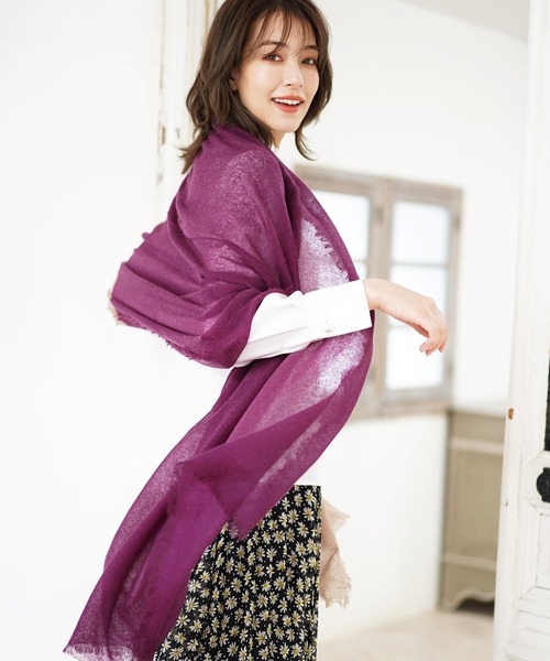 sankyo shokai（サンキョウショウカイ）の「アルバスカシミヤ100％大判 ガーゼストール（ストール/ショール・レディース・ベージュ/グレー/マスタード/ベージュ系その他/パープル/カーキ/その他1/その他2/その他3/その他4/その他5/アニマル/ダークブラウン系・FREE）」の15枚目の写真