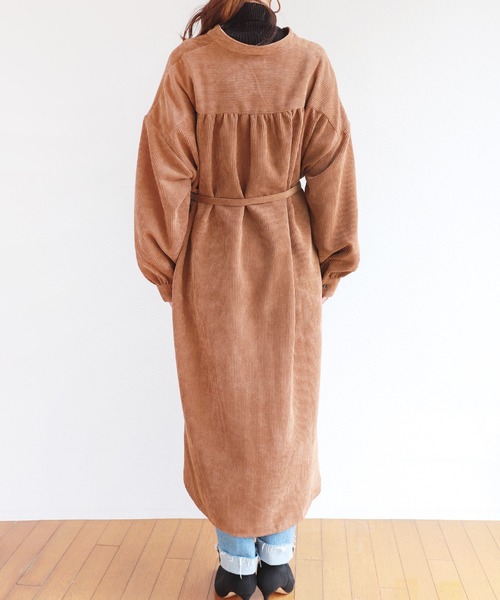 andme(アンドミー)の「コーデュロイ長袖ベルト付きスキッパーワンピース(ワンピース・レディース・アイボリー/チャコールグレー/ベージュ/キャメル/カーキ・M)」の9枚目の写真