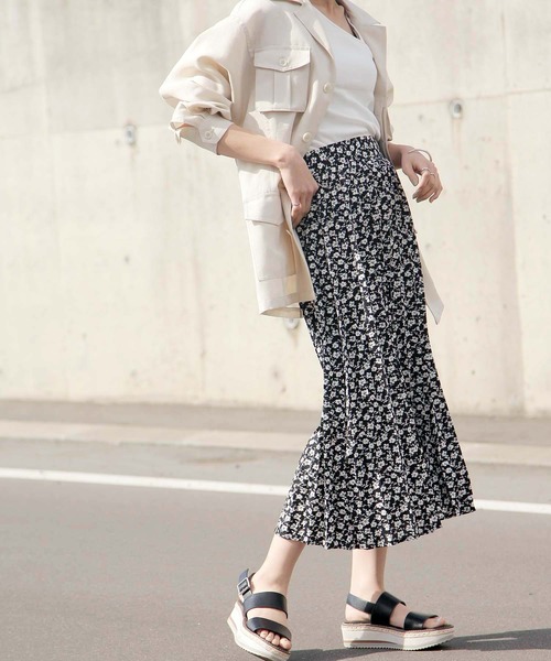 Chillfar（チルファー）の「ふわっとエアリーロングプリーツスカート/裏地付き（スカート・レディース・ホワイト/ブラック/ベージュ/ブラウン/ピンク/ブルー/グリーン/ホワイト系/ブラック系/ブラック系1/ブラウン系/ベージュ系/ベージュ系1/グリーン系/ブルー系・MEDIUM/LARGE）」の6枚目の写真