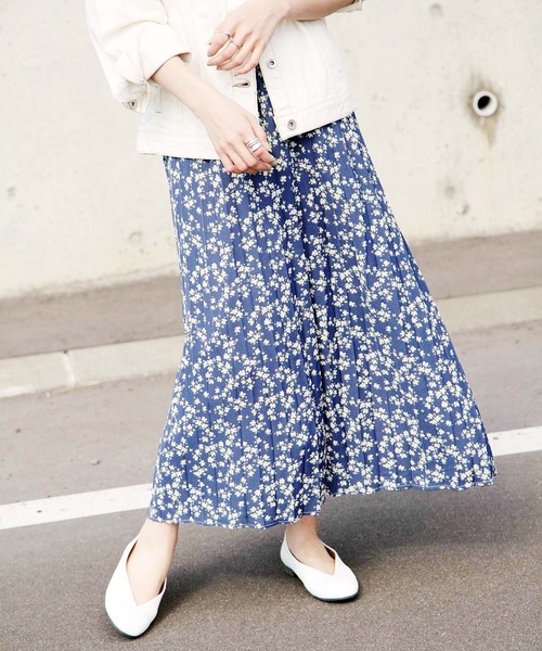 Chillfar（チルファー）の「ふわっとエアリーロングプリーツスカート/裏地付き（スカート・レディース・ホワイト/ブラック/ベージュ/ブラウン/ピンク/ブルー/グリーン/ホワイト系/ブラック系/ブラック系1/ブラウン系/ベージュ系/ベージュ系1/グリーン系/ブルー系・MEDIUM/LARGE）」の14枚目の写真