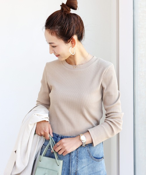 andme(アンドミー)の「テレコリブ長袖クルーネックTシャツ(Tシャツ/カットソー・レディース・ブラック/オフホワイト/ベージュ/ピンクベージュ/カーキ/グリーン/チャコールグレー/ブルー系その他/ブラウン系その他/イエロー/ネイビー・M/L)」の5枚目の写真