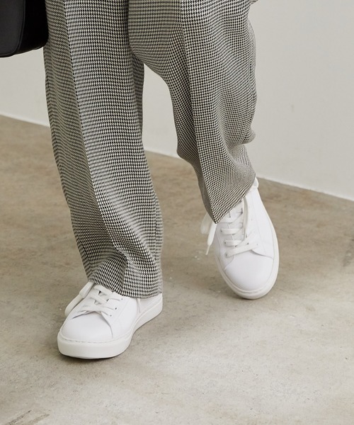 ADAM ET ROPE'(アダムエロペ)の「light ソリッドスニーカー(スニーカー・レディース・ホワイト・23.5cm/24.5cm/23.0cm/24.0cm)」の1枚目の写真