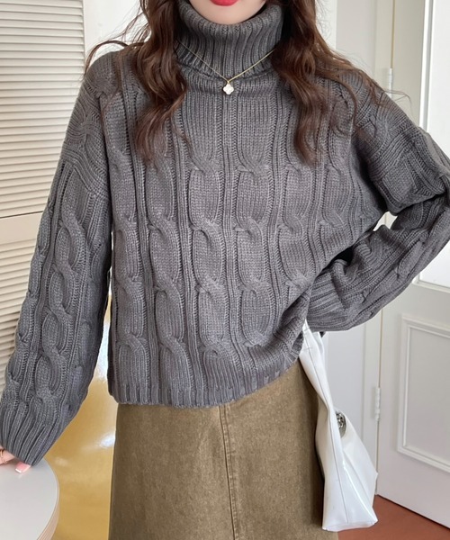 emi+(エミプラス)の「タートルネック ケーブルニットプルオーバー(ニット/セーター・レディース・グレー/ベージュ/ボルドー/キャメル/ブラウン/ネイビー/カーキ/ブラック・FREE)」の15枚目の写真