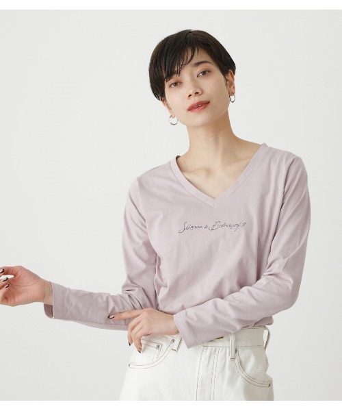 AZUL by moussy（アズールバイマウジー）の「SILENCE V NECK LONG SLEEVE/サイレントVネックロングスリーブ（Tシャツ/カットソー・レディース・ブラック/ライトカーキ/ライトパープル/オフホワイト・SMALL/MEDIUM）」の4枚目の写真