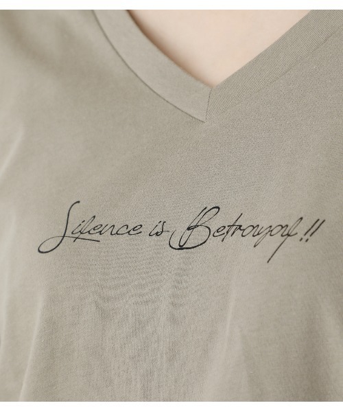 AZUL by moussy（アズールバイマウジー）の「SILENCE V NECK LONG SLEEVE/サイレントVネックロングスリーブ（Tシャツ/カットソー・レディース・ブラック/ライトカーキ/ライトパープル/オフホワイト・SMALL/MEDIUM）」の6枚目の写真