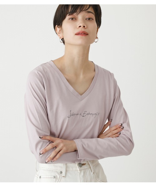 AZUL by moussy（アズールバイマウジー）の「SILENCE V NECK LONG SLEEVE/サイレントVネックロングスリーブ（Tシャツ/カットソー・レディース・ブラック/ライトカーキ/ライトパープル/オフホワイト・SMALL/MEDIUM）」の8枚目の写真