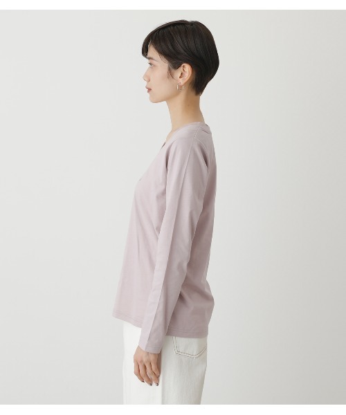 AZUL by moussy（アズールバイマウジー）の「SILENCE V NECK LONG SLEEVE/サイレントVネックロングスリーブ（Tシャツ/カットソー・レディース・ブラック/ライトカーキ/ライトパープル/オフホワイト・SMALL/MEDIUM）」の12枚目の写真