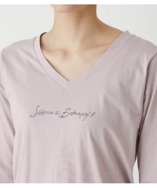 AZUL by moussy（アズールバイマウジー）の「SILENCE V NECK LONG SLEEVE/サイレントVネックロングスリーブ（Tシャツ/カットソー・レディース・ブラック/ライトカーキ/ライトパープル/オフホワイト・SMALL/MEDIUM）」の14枚目の写真