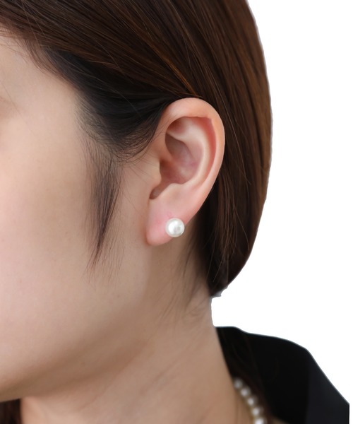 Karlas(カルラス)の「パールピアス チタン製ポスト 金属アレルギー対応 直径8ミリ イミテーションパール(ピアス(両耳用)・レディース・ホワイト/ブラック・FREE)」の5枚目の写真