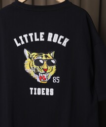 FREAK'S STORE | WEB限定 PENNEYS×FREAK'S STORE/ペニーズ 別注 TIGER バック刺繍 クルーネックTシャツ/ワンポイント/ビッグシルエット(Tシャツ/カットソー)