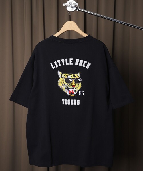 FREAK'S STORE（フリークスストア）の「WEB限定 PENNEYS×FREAK'S STORE/ペニーズ 別注 TIGER バック刺繍 クルーネックTシャツ/ワンポイント/ビッグシルエット（Tシャツ/カットソー・メンズ・ホワイト/ブラック/グレイッシュベージュ/サックスブルー/ダークグリーン・SMALL/MEDIUM/LARGE）」の6枚目の写真