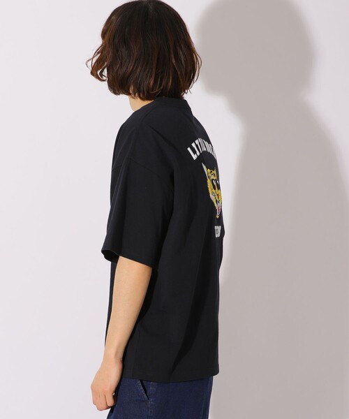 FREAK'S STORE（フリークスストア）の「WEB限定 PENNEYS×FREAK'S STORE/ペニーズ 別注 TIGER バック刺繍 クルーネックTシャツ/ワンポイント/ビッグシルエット（Tシャツ/カットソー・メンズ・ホワイト/ブラック/グレイッシュベージュ/サックスブルー/ダークグリーン・SMALL/MEDIUM/LARGE）」の21枚目の写真