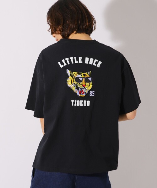 FREAK'S STORE（フリークスストア）の「WEB限定 PENNEYS×FREAK'S STORE/ペニーズ 別注 TIGER バック刺繍 クルーネックTシャツ/ワンポイント/ビッグシルエット（Tシャツ/カットソー・メンズ・ホワイト/ブラック/グレイッシュベージュ/サックスブルー/ダークグリーン・SMALL/MEDIUM/LARGE）」の22枚目の写真