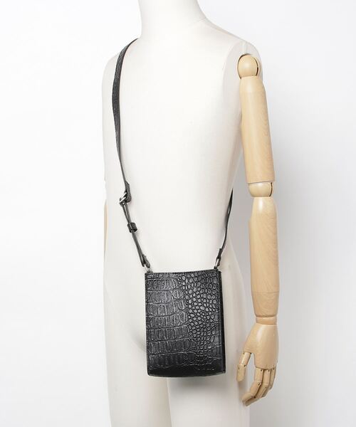 make a ray!（メイク ア レイ！）の「フェイクレザー スクエア ミニショルダーバッグ/型押し/ネックポーチ（ショルダーバッグ・メンズ・アッシュグレー/ブラック/ブラック系その他/パイソン・FREE）」の6枚目の写真