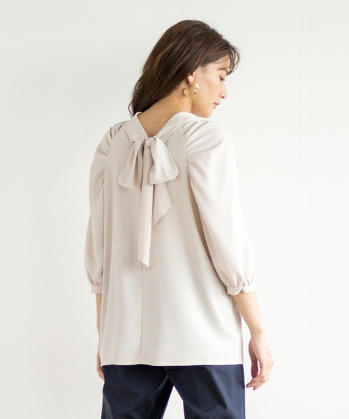 WHITE JOOLA（ホワイトジョーラ）の「【2021AW】バックリボン・ボリューム袖2WAYブラウス（シャツ/ブラウス・レディース・オフホワイト/ネイビー/グレイッシュベージュ/ミント・7号/9号/11号）」の3枚目の写真