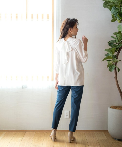 WHITE JOOLA（ホワイトジョーラ）の「【2021AW】バックリボン・ボリューム袖2WAYブラウス（シャツ/ブラウス・レディース・オフホワイト/ネイビー/グレイッシュベージュ/ミント・7号/9号/11号）」の18枚目の写真
