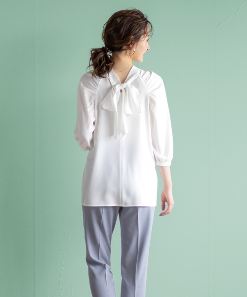 WHITE JOOLA（ホワイトジョーラ）の「【2021AW】バックリボン・ボリューム袖2WAYブラウス（シャツ/ブラウス・レディース・オフホワイト/ネイビー/グレイッシュベージュ/ミント・7号/9号/11号）」の13枚目の写真