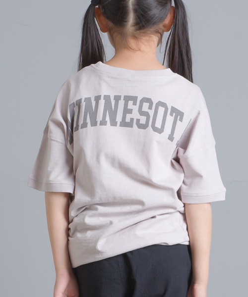 OMNES（オムネス）の「キッズ  綿麻カット ビッグ半袖プリントTシャツ（Tシャツ/カットソー・キッズ・ブラウン/パープル/ピンクベージュ/ネイビー/ホワイト/ブラック・100/140/110/120/130）」の5枚目の写真