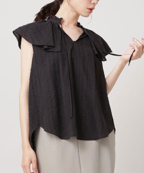ラッフルカラードビーブラウスノースリーブ