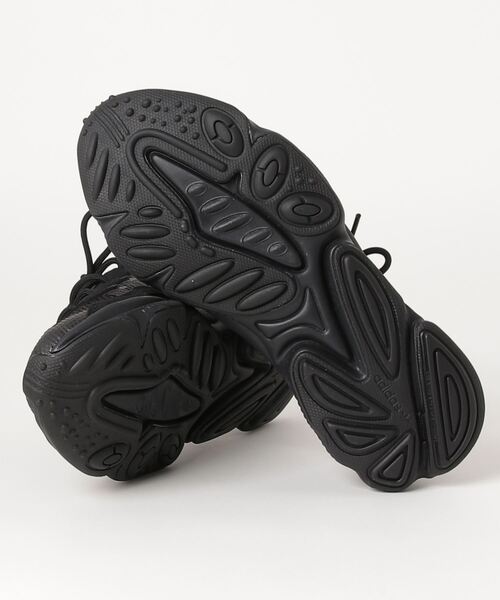 スニーカー adidas Ozwego Triple Black EE6999 adidas-ozweego-triple-black-