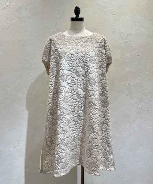 BEARDSLEY（ビアズリー）の「カーディガンやニットブルゾンをあわせても今も楽しめるファー刺繍チュニック（ニット/セーター・レディース・ブラック/ベージュ・FREE）」の19枚目の写真