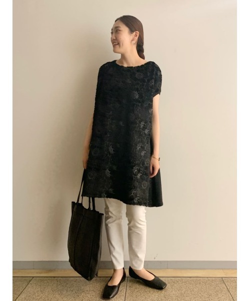 BEARDSLEY（ビアズリー）の「カーディガンやニットブルゾンをあわせても今も楽しめるファー刺繍チュニック（ニット/セーター・レディース・ブラック/ベージュ・FREE）」の20枚目の写真