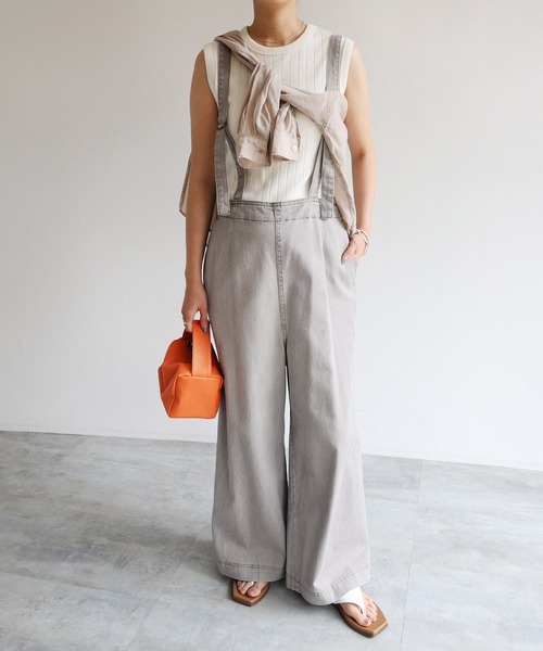 andme（アンドミー）の「コットンツイルデニムサロペット ワイドパンツ（サロペット/オーバーオール・レディース・ブラック/グレー/オフホワイト/カーキ/ケミカルウォッシュ・M/L）」の3枚目の写真