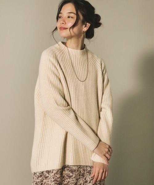 Bou Jeloud(ブージュルード)の「ふわふわカラーリブニット(ニット/セーター・レディース・チャコールグレー/パープル/オフホワイト/グリーン・FREE)」の2枚目の写真