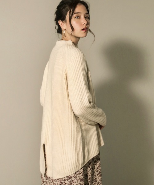 Bou Jeloud(ブージュルード)の「ふわふわカラーリブニット(ニット/セーター・レディース・チャコールグレー/パープル/オフホワイト/グリーン・FREE)」の17枚目の写真