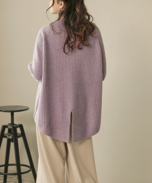 Bou Jeloud(ブージュルード)の「ふわふわカラーリブニット(ニット/セーター・レディース・チャコールグレー/パープル/オフホワイト/グリーン・FREE)」の7枚目の写真