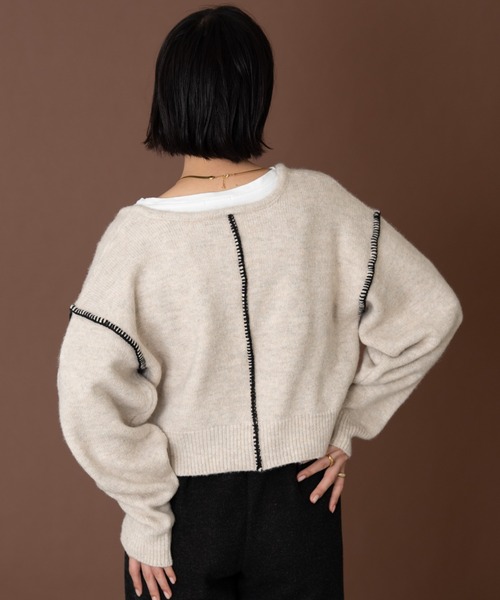 NEUNA（ヌナ）の「配色ハンドステッチワイドVネックニット（ニット/セーター・レディース・チャコールグレー/アイボリー・FREE）」の3枚目の写真