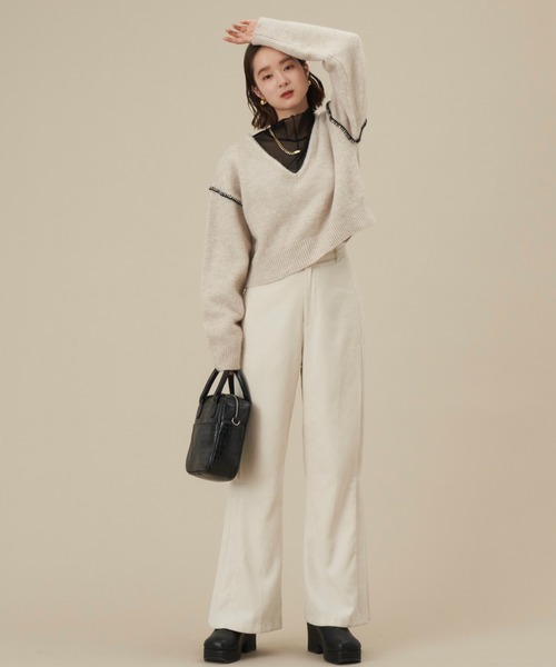 NEUNA（ヌナ）の「配色ハンドステッチワイドVネックニット（ニット/セーター・レディース・チャコールグレー/アイボリー・FREE）」の7枚目の写真