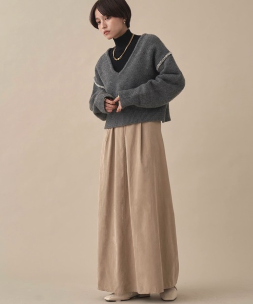 NEUNA（ヌナ）の「配色ハンドステッチワイドVネックニット（ニット/セーター・レディース・チャコールグレー/アイボリー・FREE）」の11枚目の写真