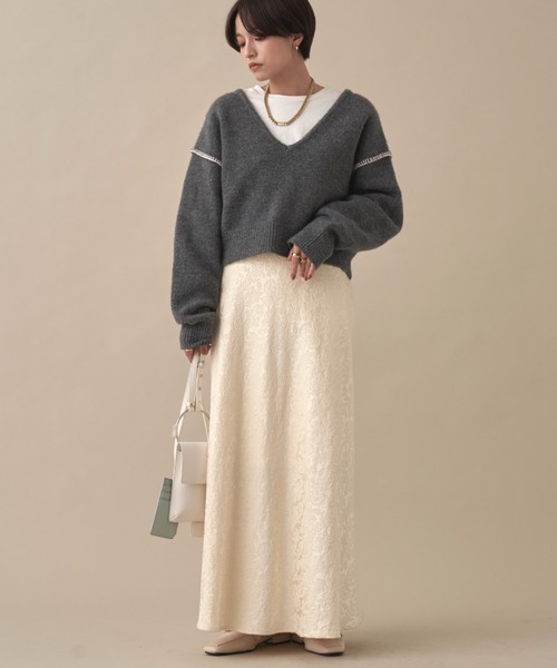 NEUNA（ヌナ）の「配色ハンドステッチワイドVネックニット（ニット/セーター・レディース・チャコールグレー/アイボリー・FREE）」の12枚目の写真