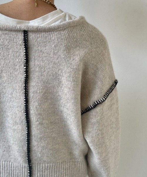 NEUNA（ヌナ）の「配色ハンドステッチワイドVネックニット（ニット/セーター・レディース・チャコールグレー/アイボリー・FREE）」の9枚目の写真