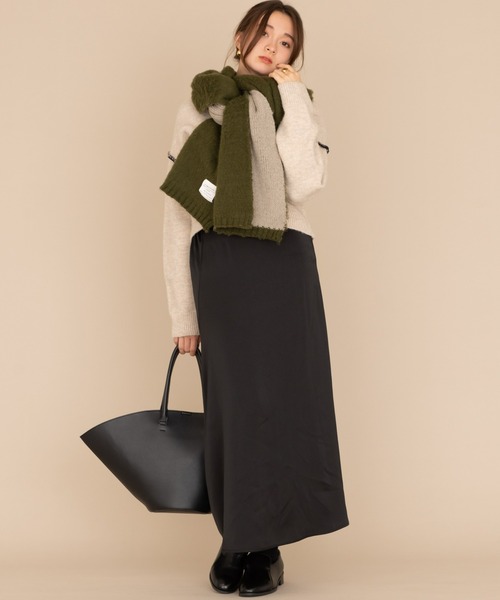 NEUNA（ヌナ）の「配色ハンドステッチワイドVネックニット（ニット/セーター・レディース・チャコールグレー/アイボリー・FREE）」の21枚目の写真