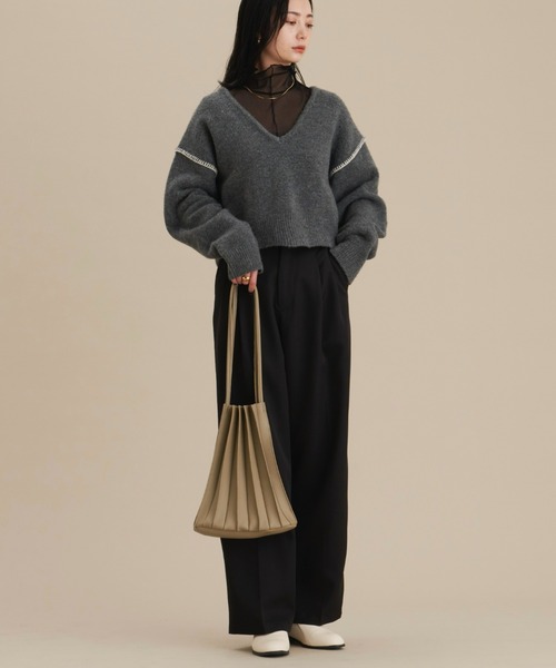 NEUNA（ヌナ）の「配色ハンドステッチワイドVネックニット（ニット/セーター・レディース・チャコールグレー/アイボリー・FREE）」の20枚目の写真