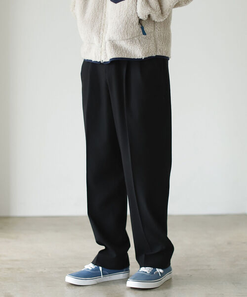 BEAMS（ビームス）の「BEAMS / 2プリーツ テーパード スラックス（スラックス・メンズ・チャコールグレー/ブラック/ブラウン・SMALL/MEDIUM/LARGE/X-LARGE）」の2枚目の写真