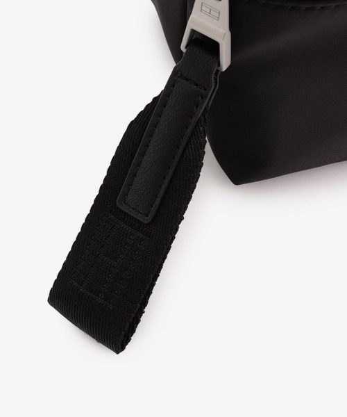 TOMMY HILFIGER(トミーヒルフィガー)の「ナイロンショルダーバッグ(ショルダーバッグ・メンズ・ブラック/ネイビー・FREE)」の8枚目の写真