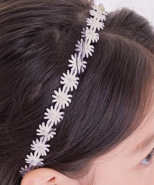 Rora（ローラ）の「【日本製】デイジー カチューシャ ハンドメイド お花 白（カチューシャ・キッズ・ホワイト/ラベンダー・FREE）」の8枚目の写真