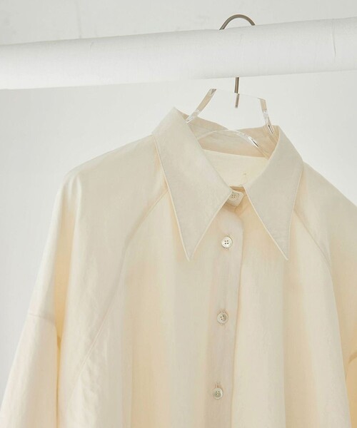 TODAYFUL（トゥデイフル）の「【TODAYFUL(トゥデイフル)】ボリュームスリーブタイプライターシャツ 12120417（シャツ/ブラウス・レディース・ホワイト/ブラック・FREE）」の9枚目の写真