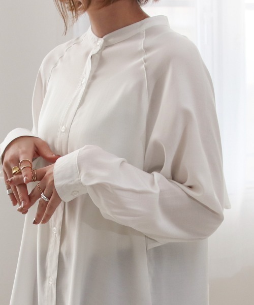 Social GIRL（ソーシャルガール）の「バックフリルフレアオーバーサイズシャツブラウス（シャツ/ブラウス・レディース・ライトグリーン/オフホワイト/ベージュ・M/L）」の4枚目の写真