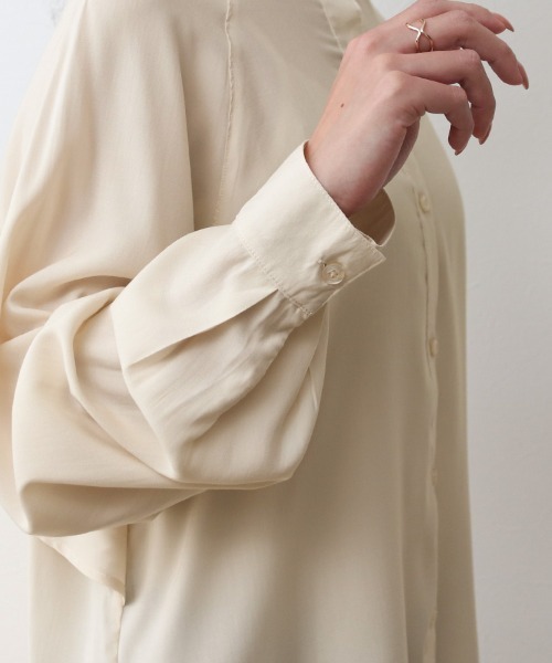 Social GIRL（ソーシャルガール）の「バックフリルフレアオーバーサイズシャツブラウス（シャツ/ブラウス・レディース・ライトグリーン/オフホワイト/ベージュ・M/L）」の11枚目の写真