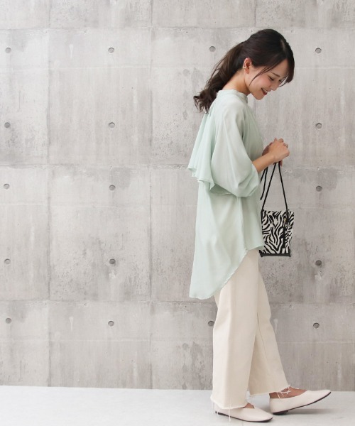 Social GIRL（ソーシャルガール）の「バックフリルフレアオーバーサイズシャツブラウス（シャツ/ブラウス・レディース・ライトグリーン/オフホワイト/ベージュ・M/L）」の16枚目の写真